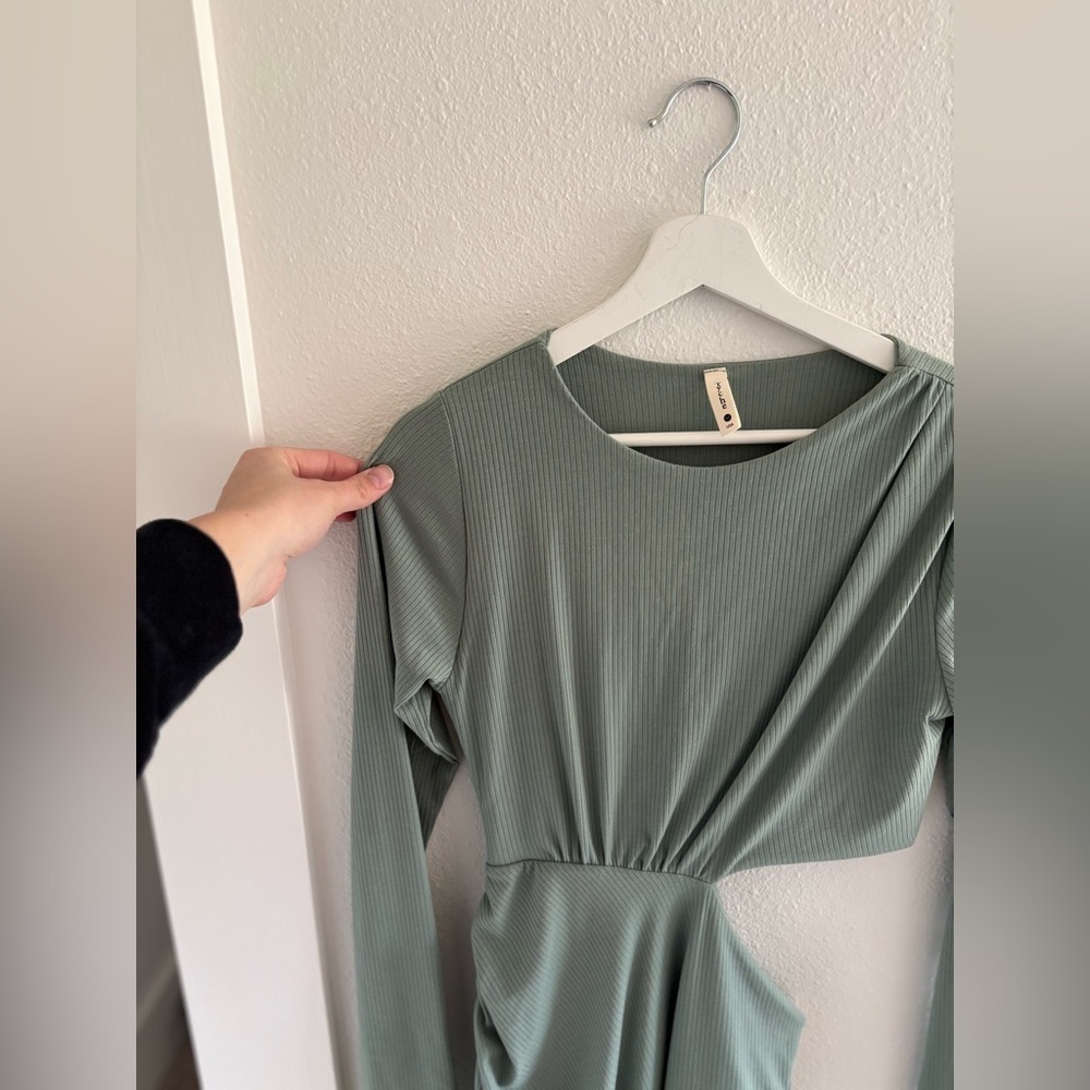 Vici Mint Long Sleeve Cut-Out Dress M - Picture 4 of 7